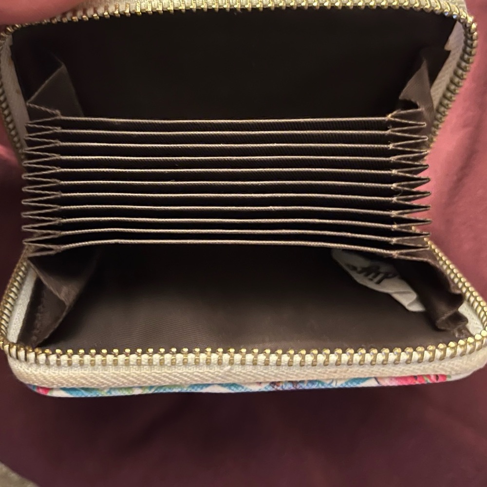 New~Card Holder - Picture 3 of 5